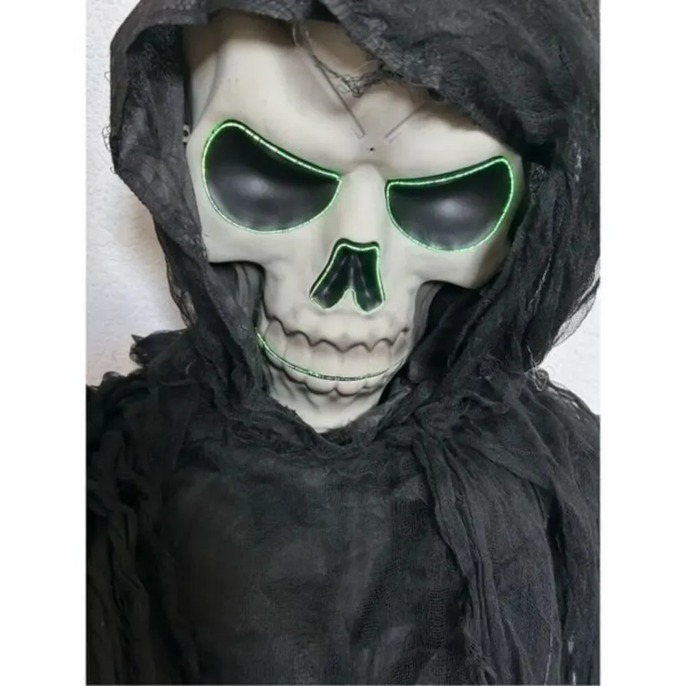 Halloween creepy hanging skull gray with lighting eyes and scary different sound